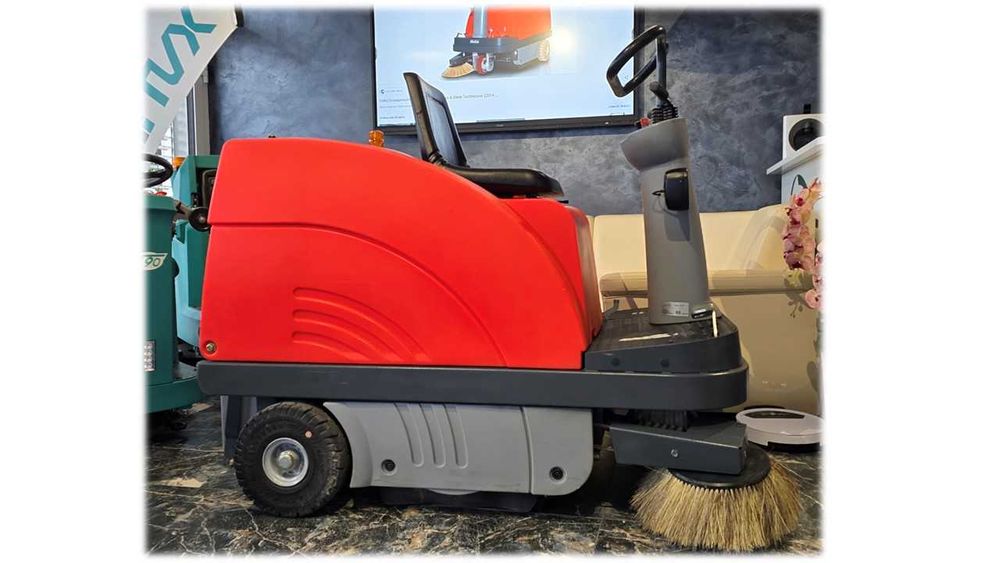 Zamiatarka fotelowa Hako Sweepmaster 900 R