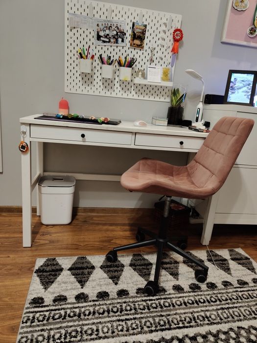 Biurko hemnes Ikea + krzesło