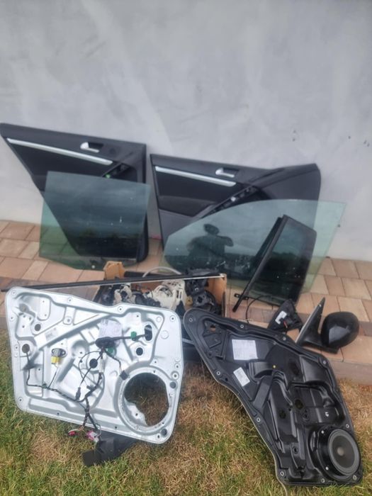 Części od drzwi do Tiguana