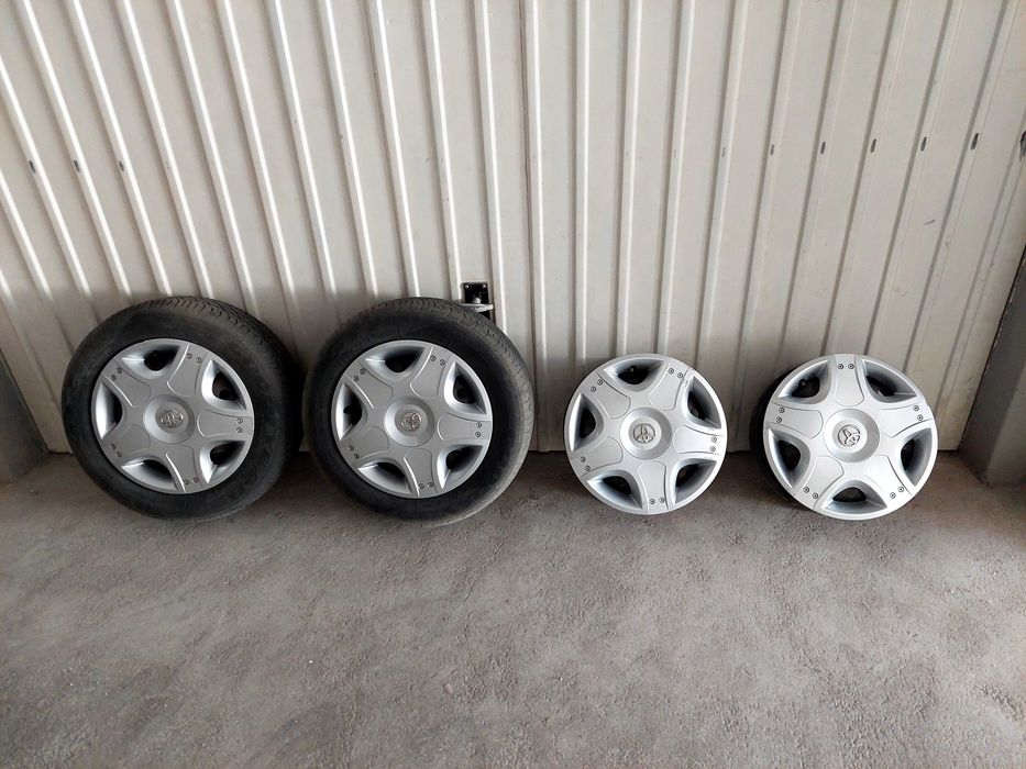 Jantes com tampões toyota yaris