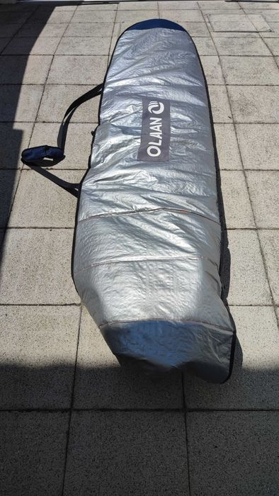 Vendo prancha de surf Longboard marca Lufi, com 9.4 pés, muito estimada e com pouco uso. Inclui capa de proteção e leash