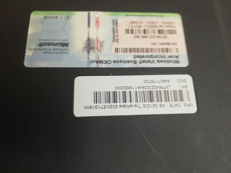 Portátil Acer com carregador a funcionar