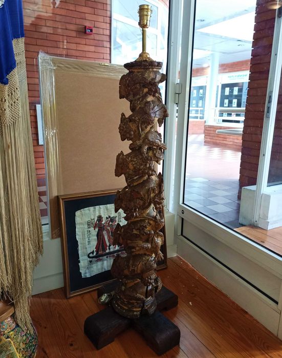 Candeeiro Pé Madeira Talhada