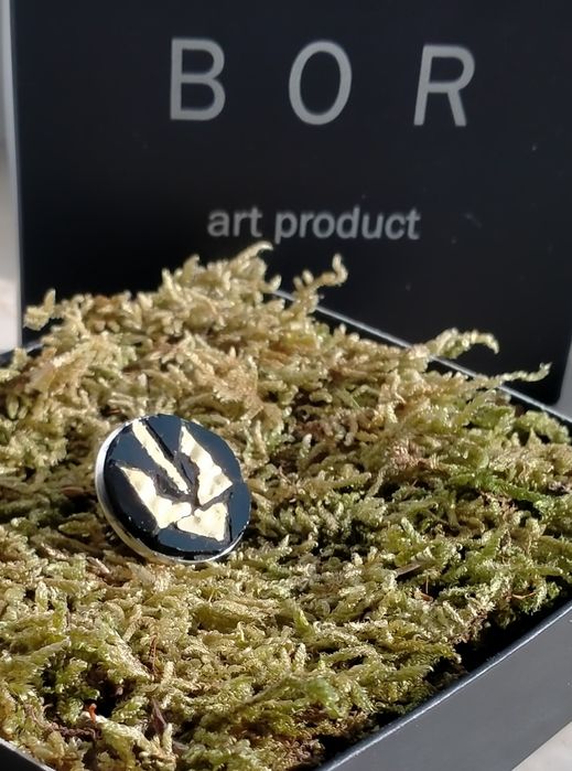 Значок тризуб сусальне золото та вітражне скло