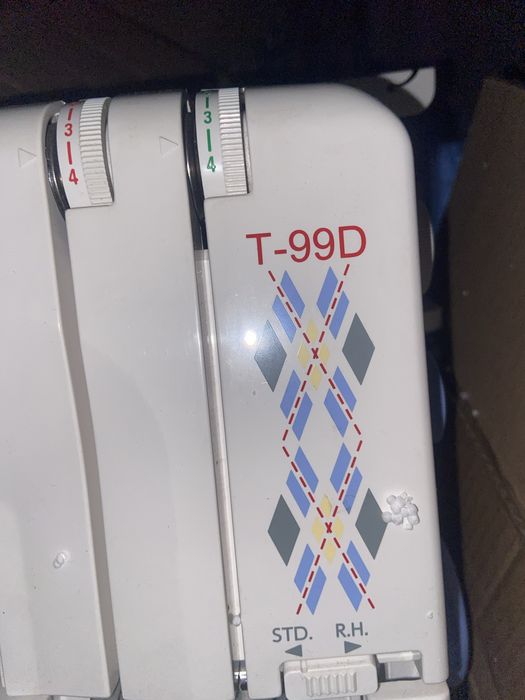 Оверлок новый металлический настроенном состоянии