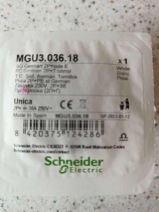 Розетка  Schneider Electric Unica MGU3.036.18.Вироблено в Іспанії.