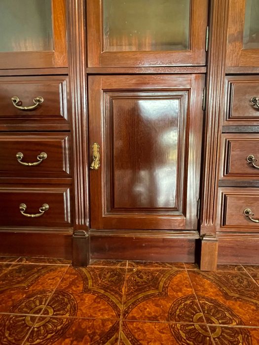 Móvel de sala / cristaleira, em madeira de cerejeira, excelente estado