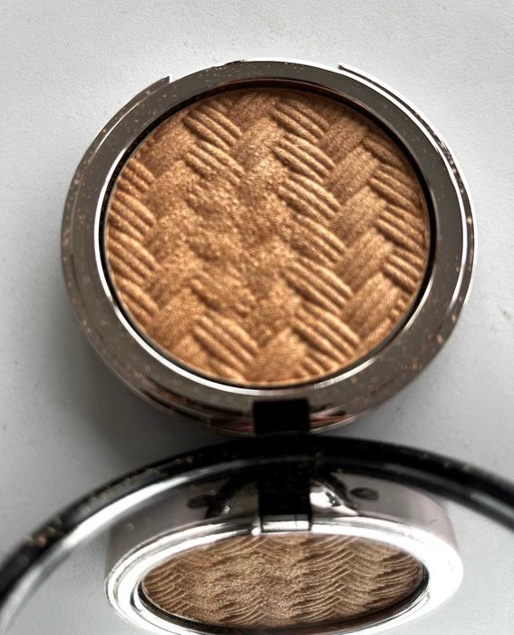 Affect shine on rozświetlacz highlighter Golden Hour