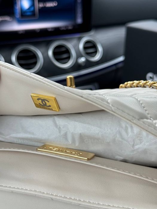 Chanel Medium Top Handle Light Beige Lambskin premium / сумочка Шанель