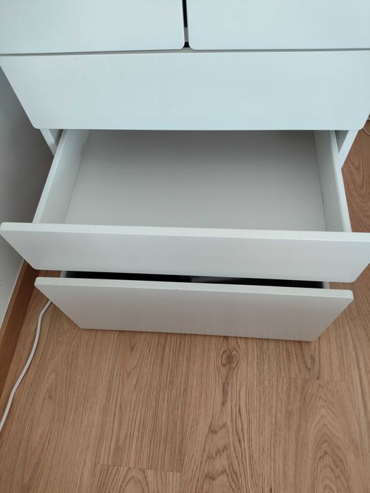 Vendo Roupeiro Branco e banco para arrumação