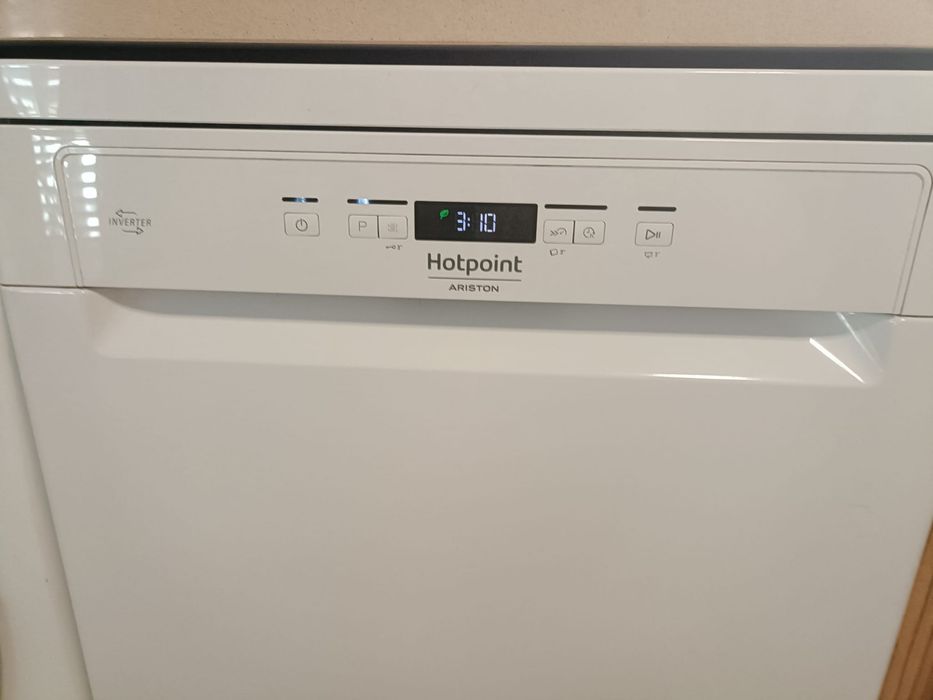 Maquina de loiça Hotpoint Ariston como nova