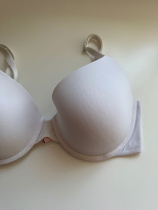 Biały biustonosz Victoria’s Secret
