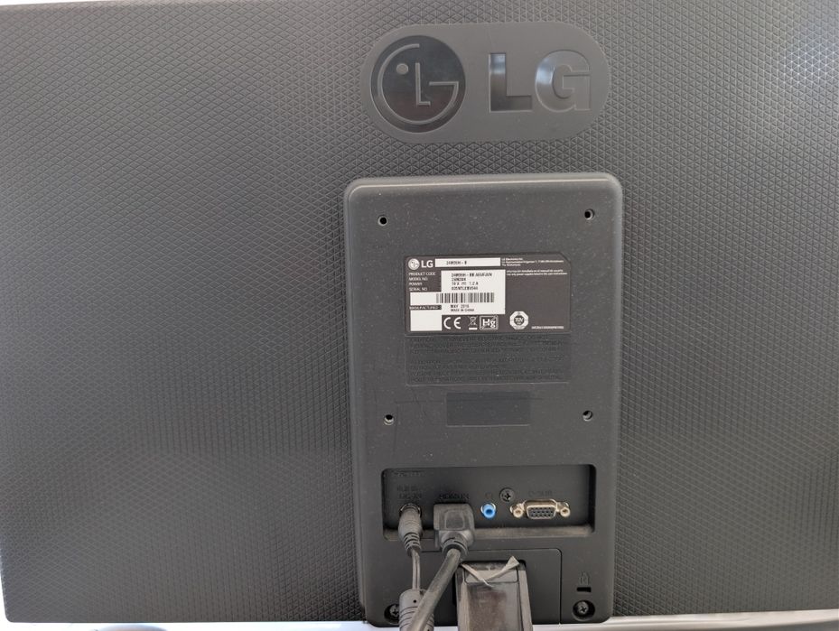 Monitor LG 24" modelo 24M38H-B, é um ecrã de 24"