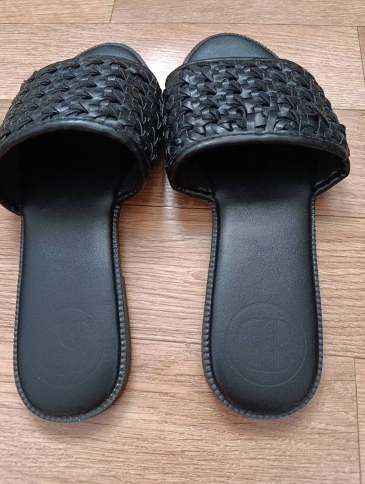 Женские шлепанцы