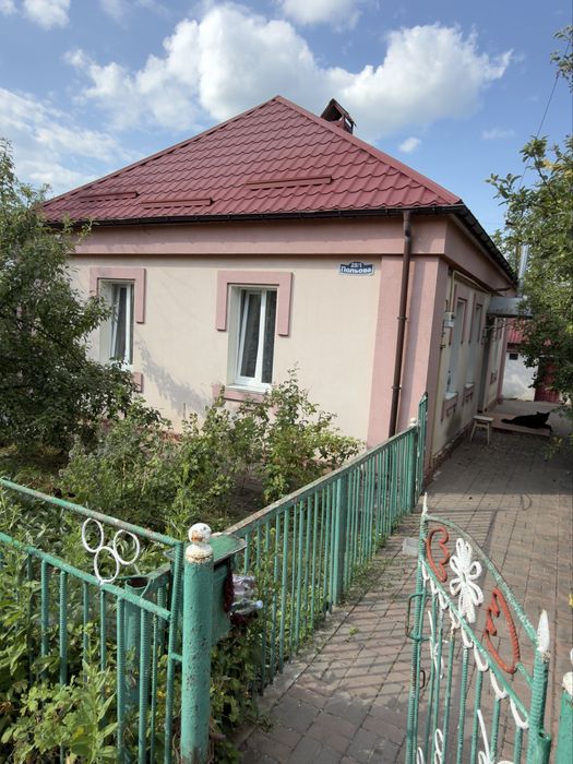 Продам будинок та земельну ділянку