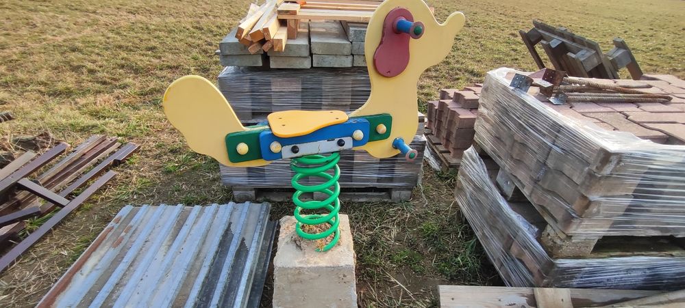 Sprężynowiec, Bujak, Plac zabaw