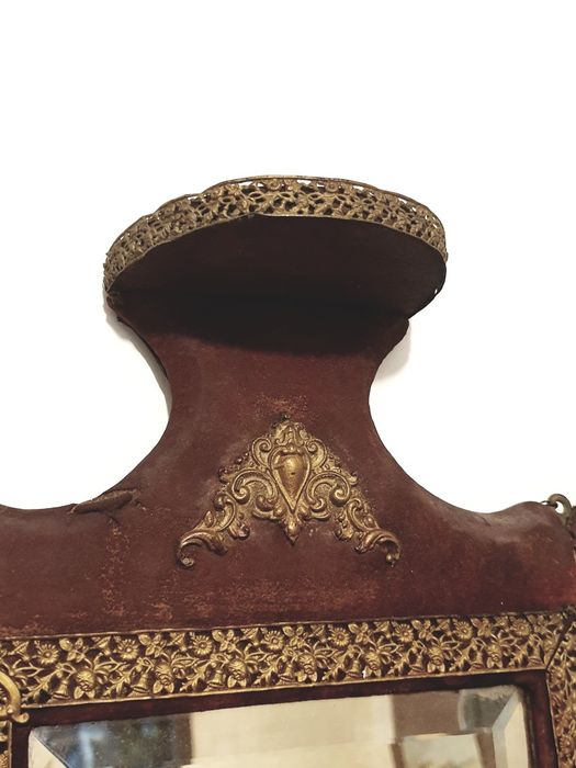 Lindo antigo espelho de toilete Arte Nova de suspensão mural