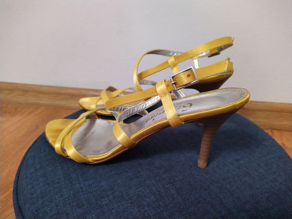 Żółte sandałki 38 szpilki