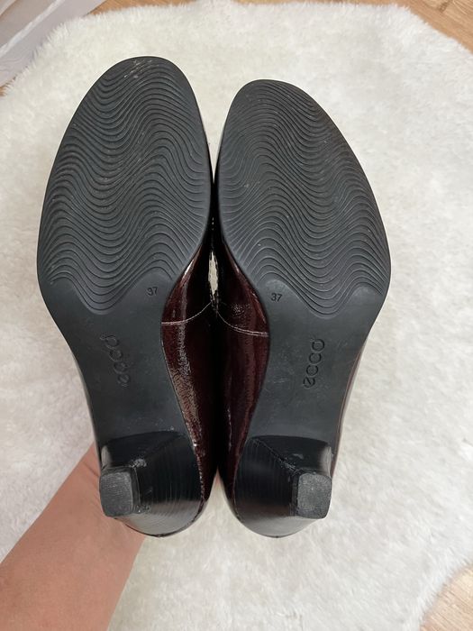 Czółenka lakierowana buty damskie Ecco 37