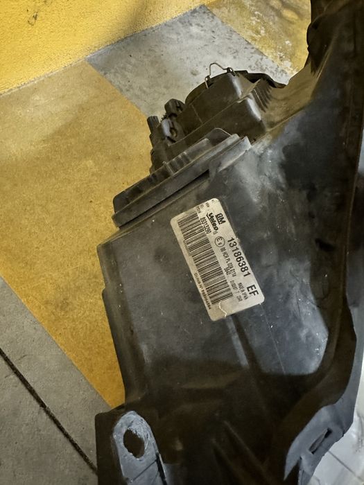 Ótica esquerda Opel corsa D