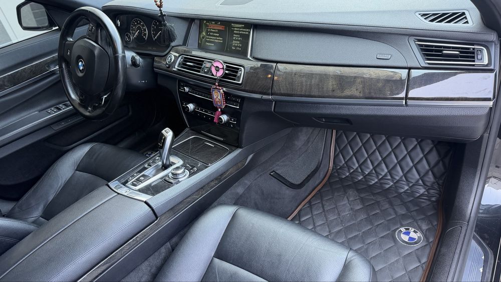 Продам BMW 740Li