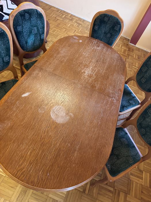 Stół drewniny rozkladany z 5 krzeslami
