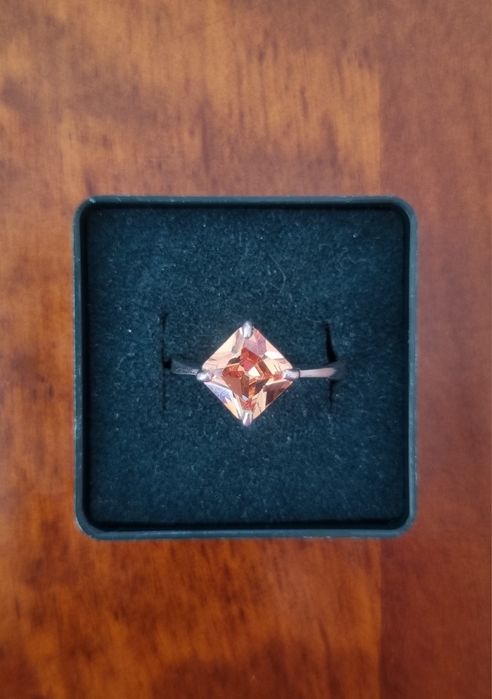 Uroczy srebrny pierścionek 925