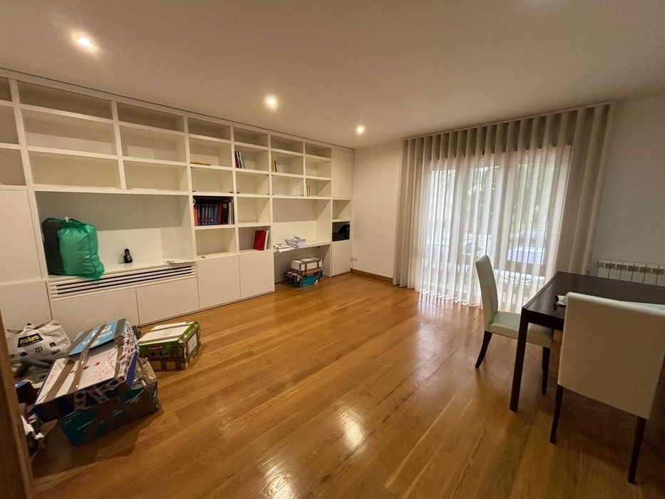 Apartamento t2 à venda na Rua Mario Cravinho, 11