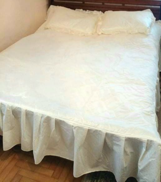 Класний набір на ліжко, покривало і 2 подушки