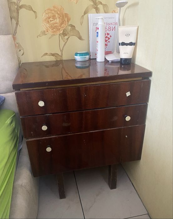 Прикроватные тумбочки , стол книжка, тумба под телевизор.