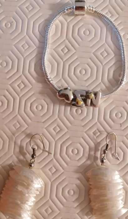 Brincos e pulseira, o lote todo por 10€