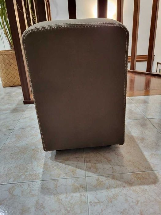 Bancos em Pele Camurça