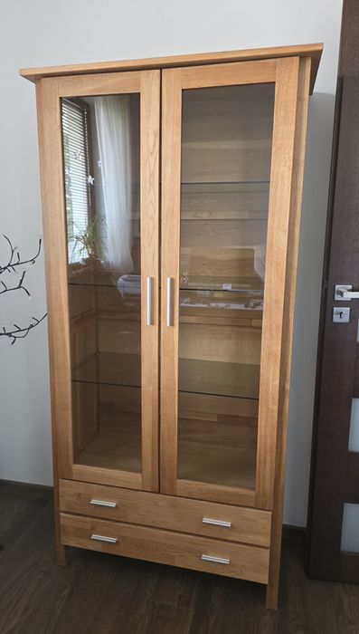 Witryna  z litego drewna Jysk
