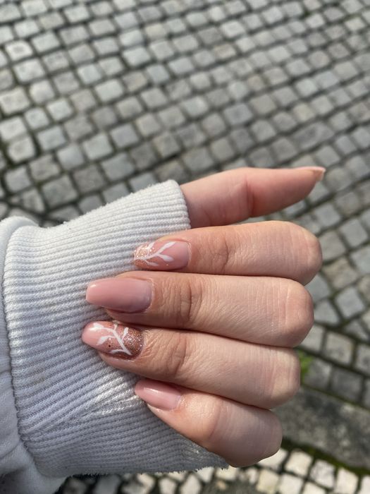 Unhas estetica ( primeira vez 10 e 5 manutençao)