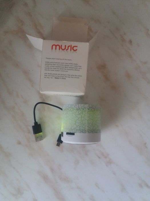 Блютуз   колонка .