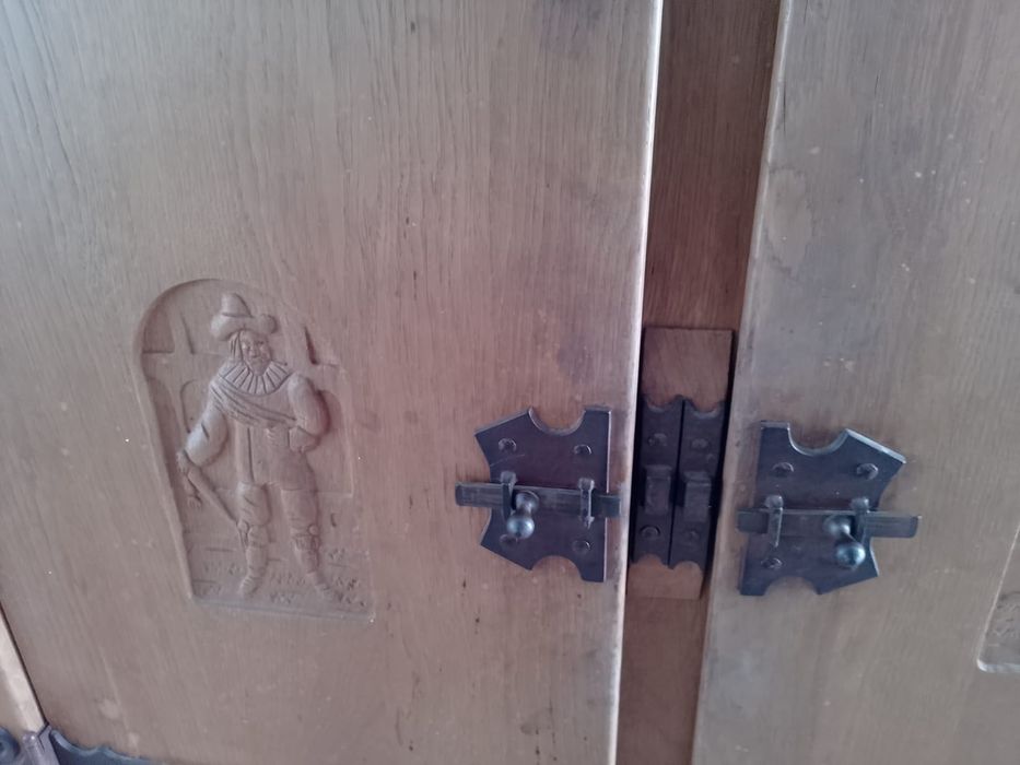 Antique Wooden Cupboard 196 x 149 x 47cm - NO BANK TRANSFER, NO MB WAY SCAMS, NO DELIVERY