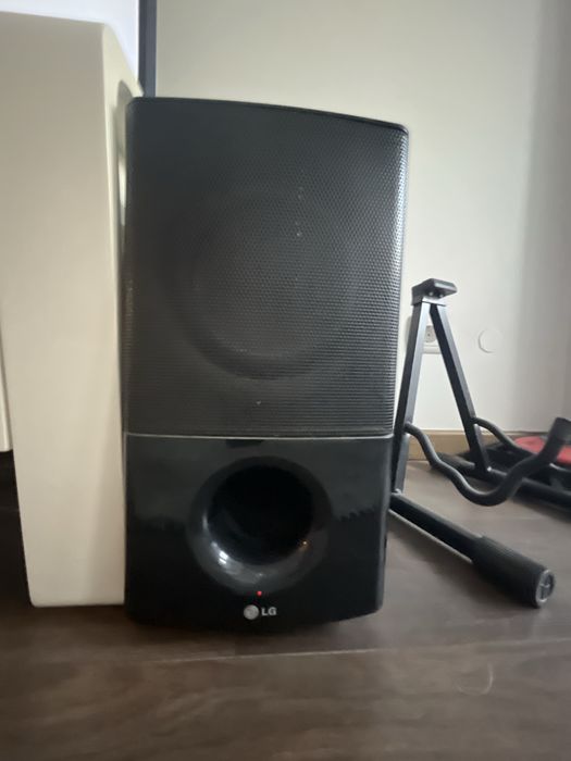 Barra de Som LG HLB54S-DP com coluna