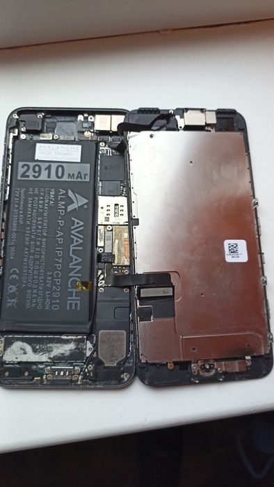 Продам айфон  7+ на 128гб