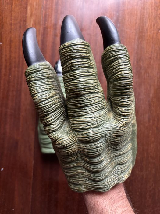 Mãos de dinossauro para festa temática