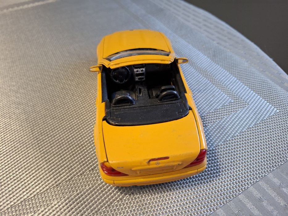 Maisto mercedes benz slk skala 1:24