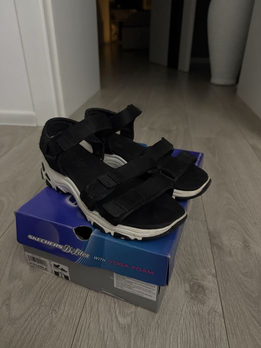 Сандалі, шльопки Sketchers