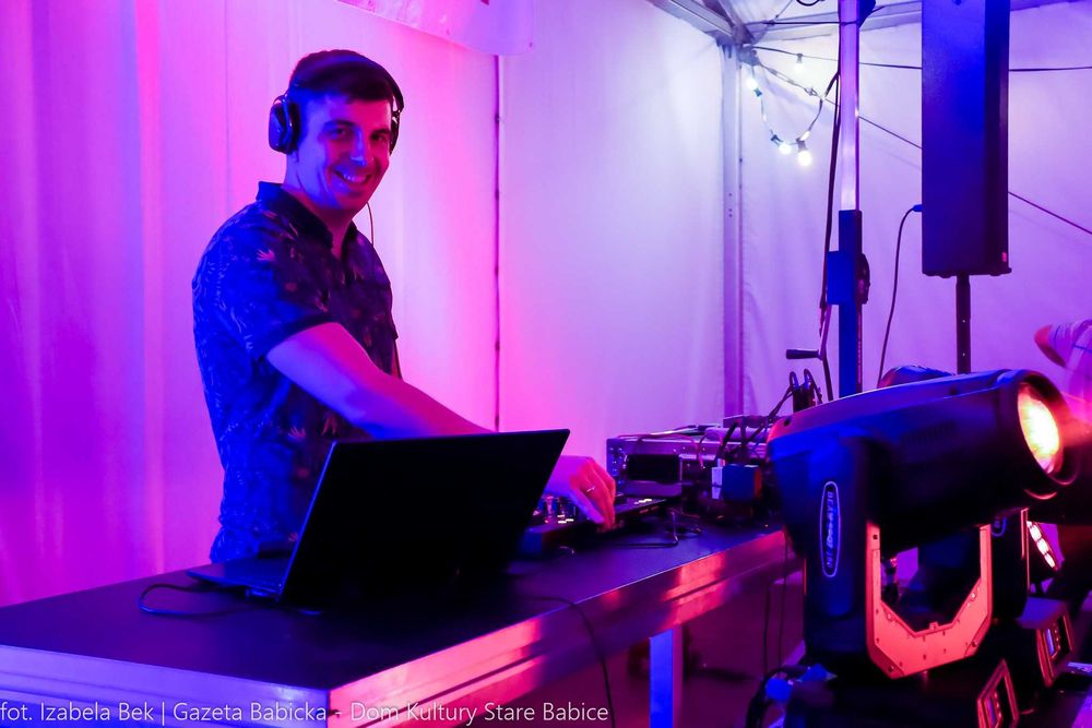 Twoja Impreza - Moja Muzyka! Doświadczony DJ z Pasją.