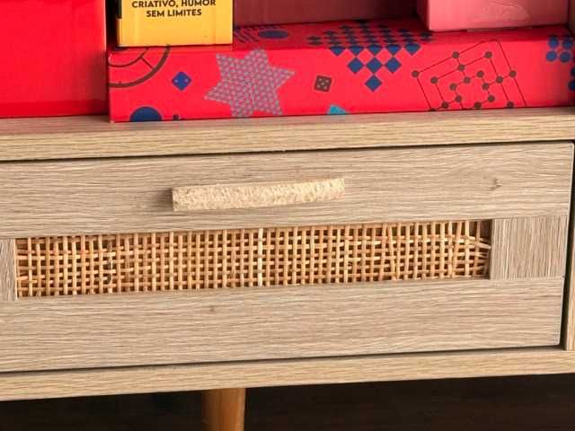 Móvel de TV da marca Klasthome em bom estado geral.