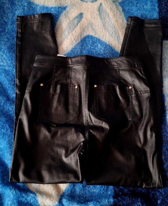 Spodnie woskowane. R.40, Mohito