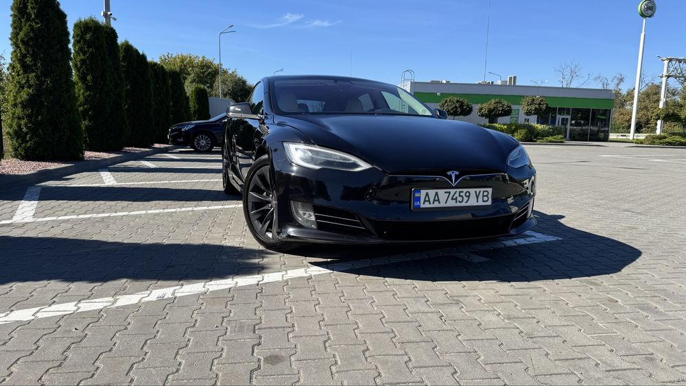 Tesla model S 100D, 2018 року(Тесла модель S) повний привід,  красивого чорного кольору