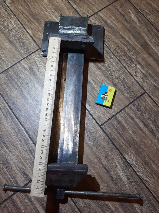 Лещата ( тіски саморобні)