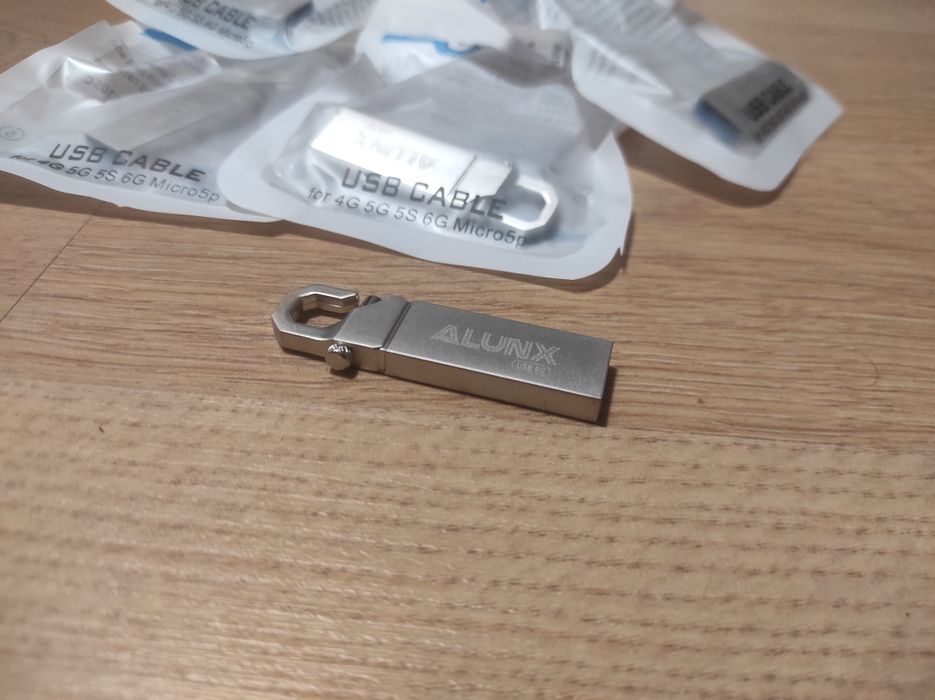 Pendrive 16 GB USB 3.0 – szybki i bez zbędnych bajerów
