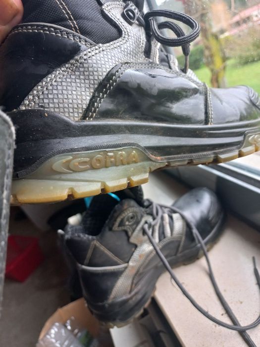 Botas de biqueira de aço,  38. Falar por  mensagens