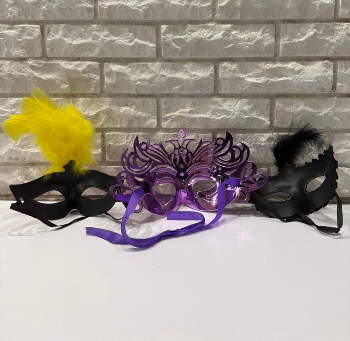 Карнавальні маски нові