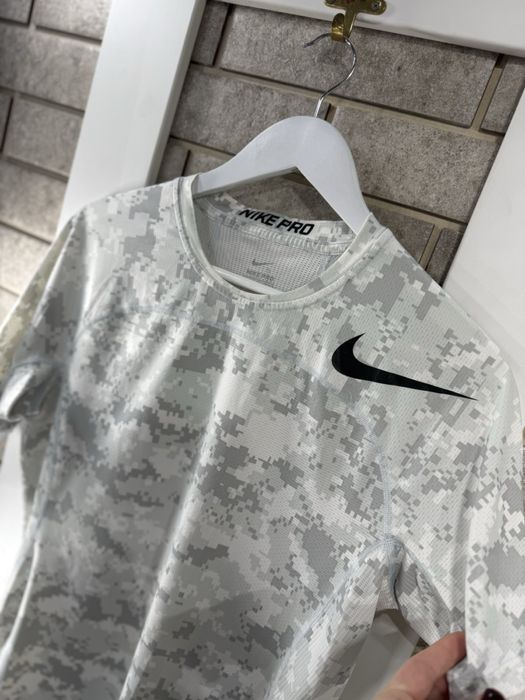 Компресійна футболка Nike Pro Hypercool